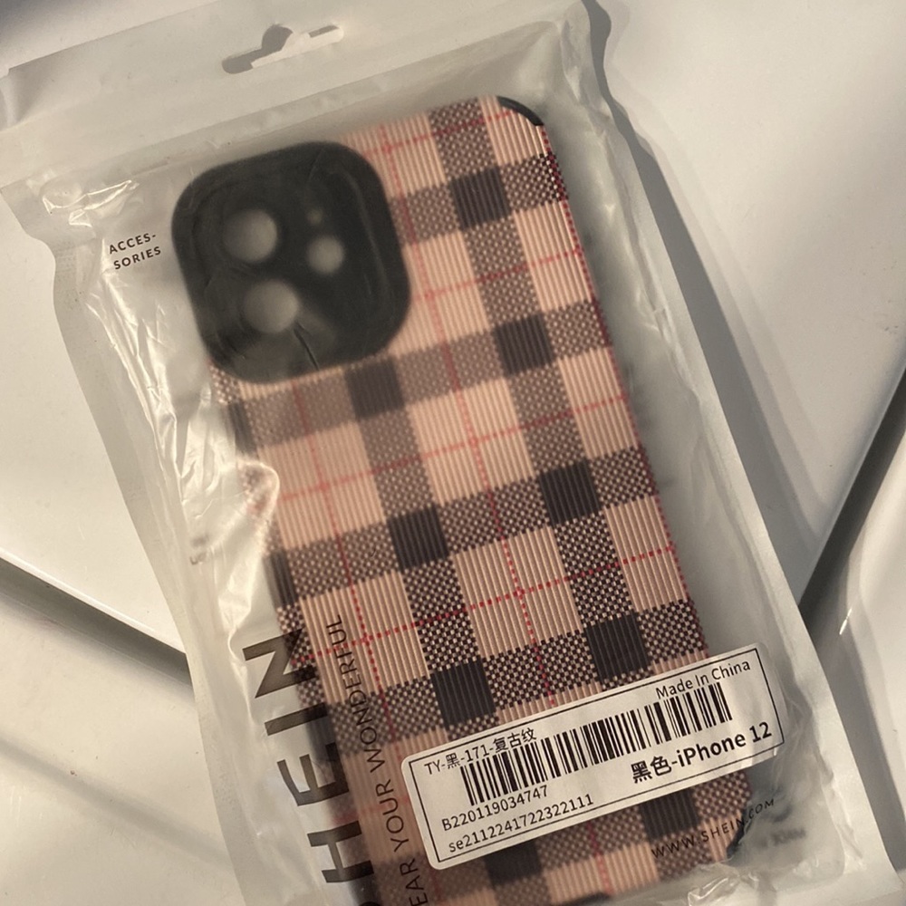 iPhone 12 case - Picture 2 of 4